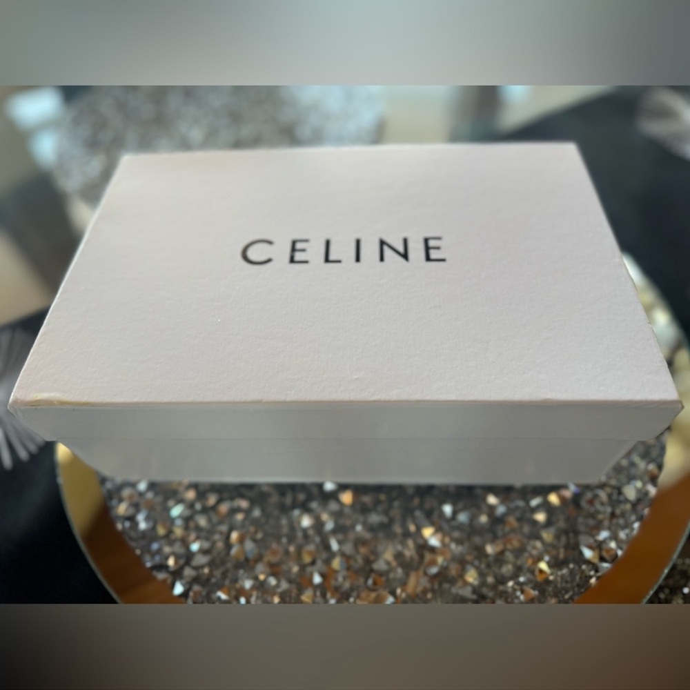 CELINE Gift Box, Storage Box, Protect Your Designer Pieces.
$45$45 | Size: OS |